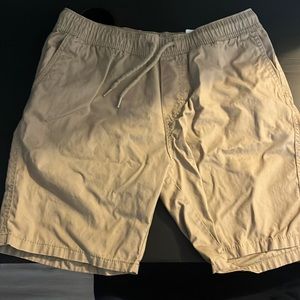 Like new H&M 8” Khaki Shorts